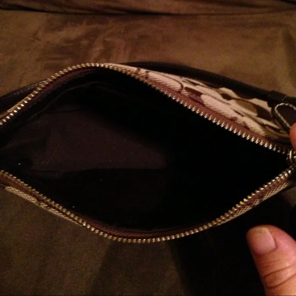 💯% Authentic Small Coach Purse - Picture 2 of 3